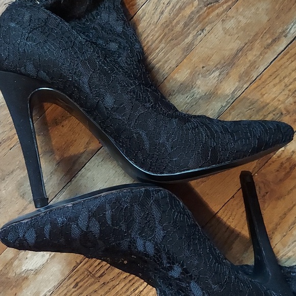 Black Over the Knee Boots with Sleek Silhouette - Picture 12 of 12